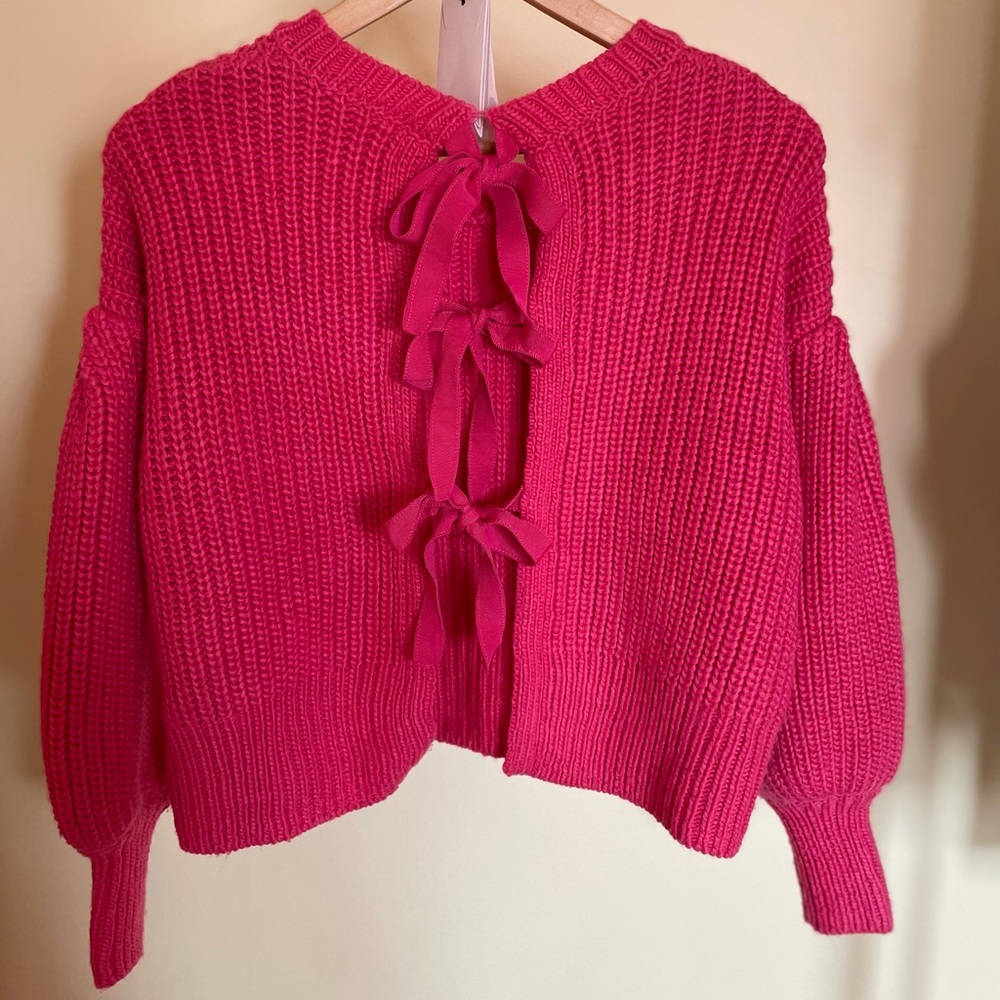 Back detail, ribbon sweater, pink knit sweater